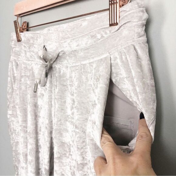 LULULEMON | Ready To Crush Chrome Velvet Joggers Drawstring Waist Women’s Size 6 - Picture 7 of 14